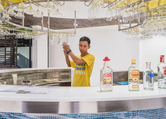 Mayaana Beach Resort Pattaya - Formerly Golden Tulip Pattaya Beach Resort