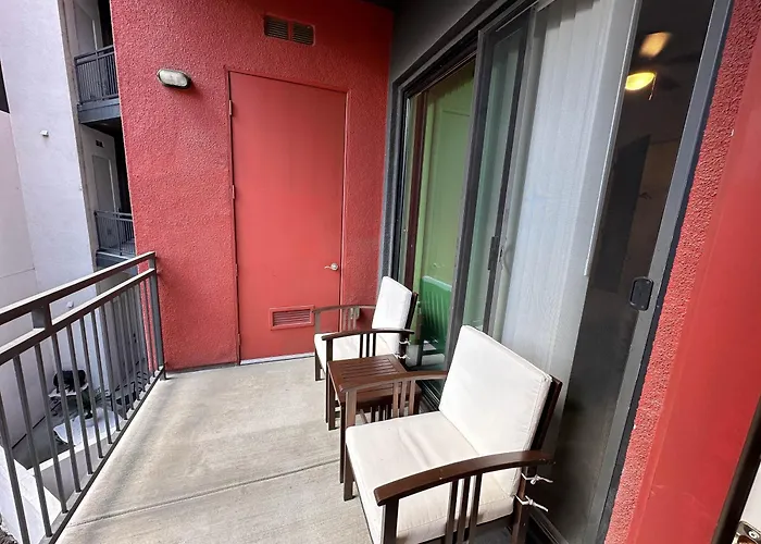 Luxury Designed 2 Bedrooms Part Hotel In Woodland Hills Ca Los Angeles