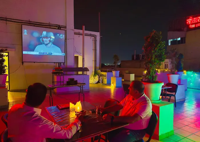 Shree Narayana Hotel-Bar-Rooftop Terrace-Disc!! 50 Mtr From Bus Stand Udaipur