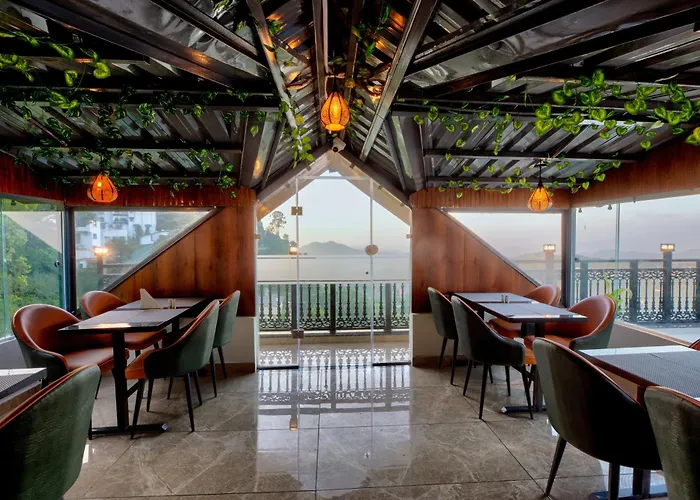 Luxe Resorts - Centrally Heated Air Conditioned Hotel In The Heart Of Kasauli