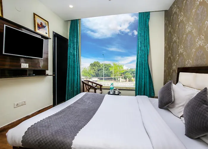 Hotel Wisteria Zirakpur - Main Highway Hotel