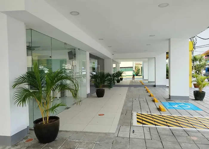 City Nest Makati With Rooftop Pool And Free Netflix Makati City