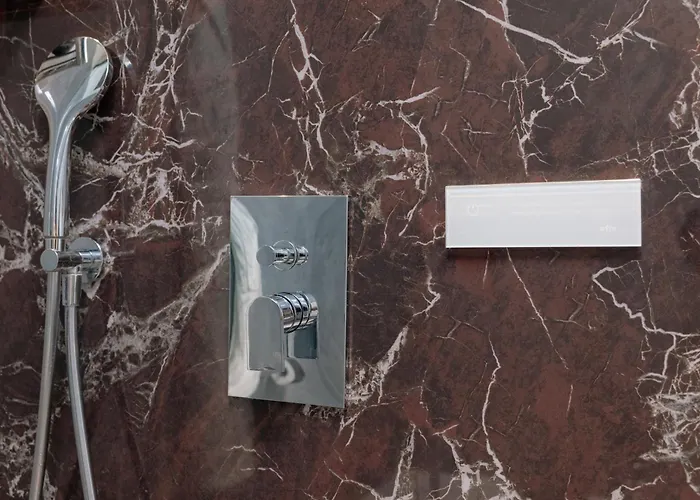 10 Keys Milano Hotel
