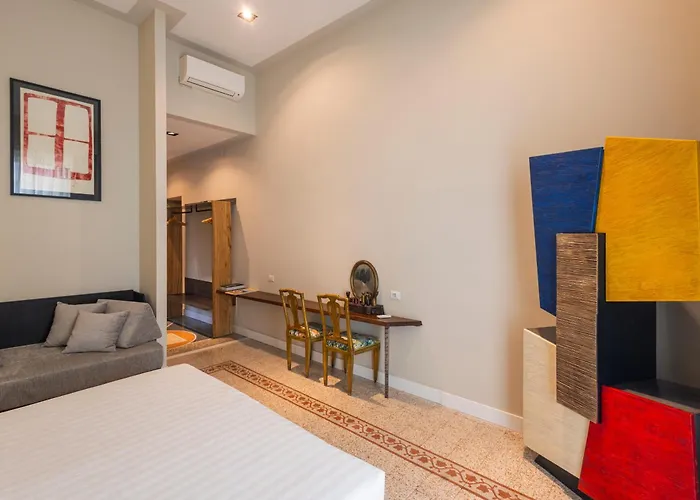 Atelier Ines Arts & Suites Naples