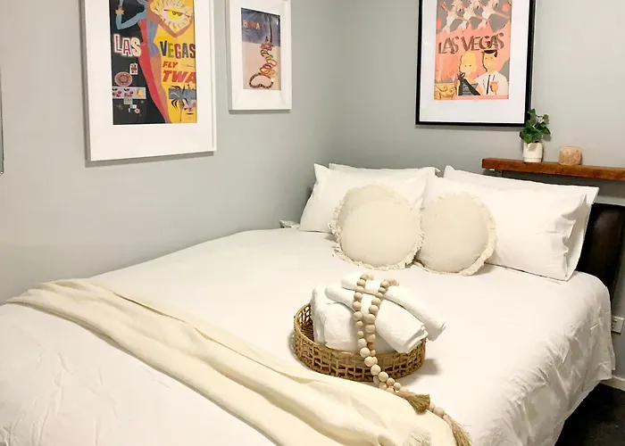 Quite, Quaint & Private Guesthouse, Sleeps 6 Melbourne