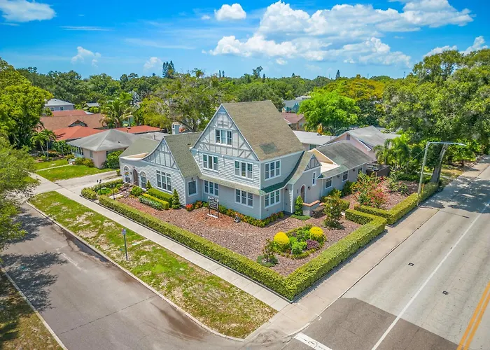 The Kenwood Gables Boutique B&B St. Petersburg