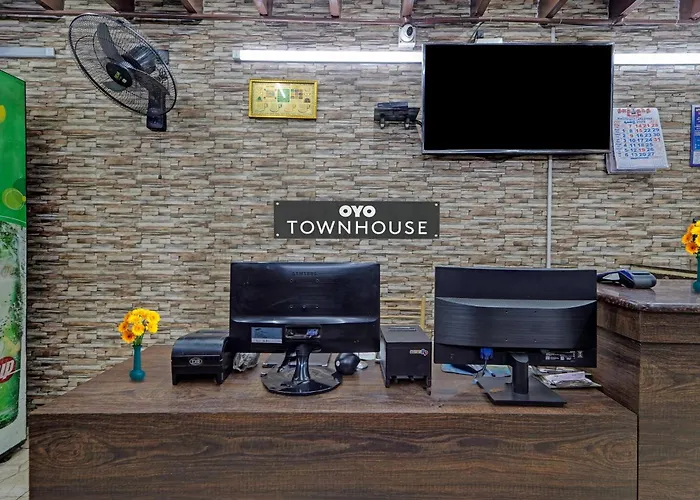Townhouse Redfox Nungambakkam Near Apollo & Shankar Nethralaya Hospital Chennai