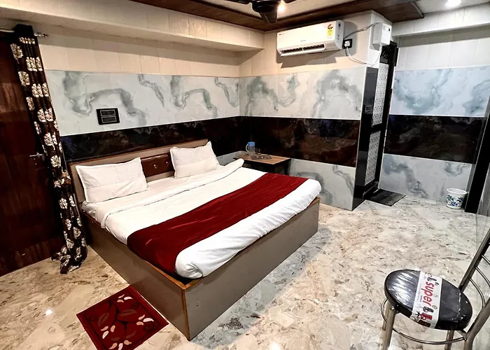 Hotel Raghunandan Inn Near Ram Janambhumi , Parking Available Ayodhya