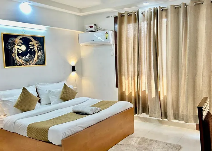 Aura Luxury Studio I Couple Friendly I Near Golf Course Road, Sector 57, Gurgaon
