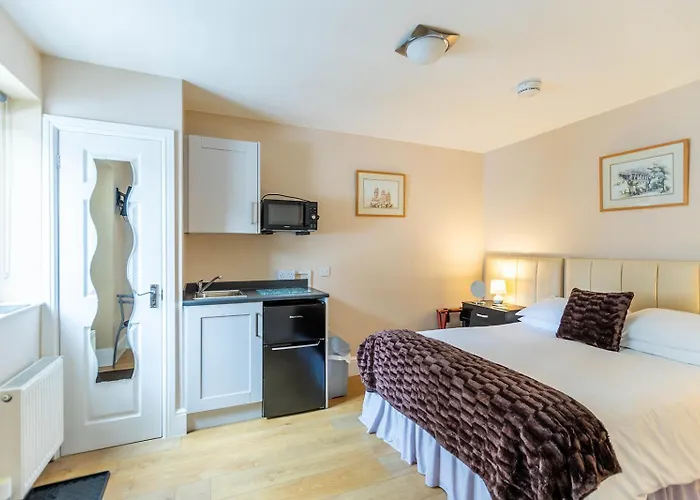 Roger Ground Guest House - With Onsite Car Parking Windermere