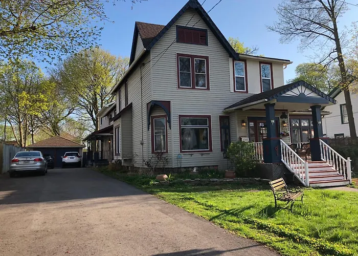 Blue Gables Bed And Breakfast Niagara Falls