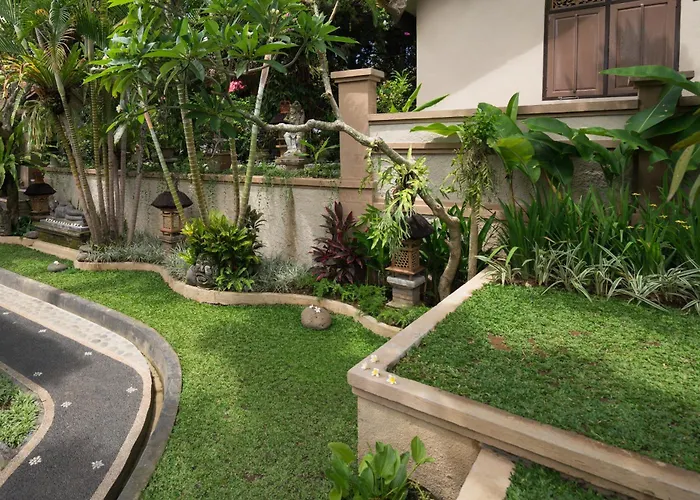 Nuaja Balinese Guest House Ubud 