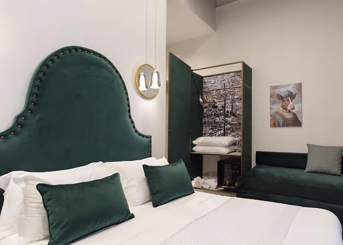 Three Rooms Toledo Naples