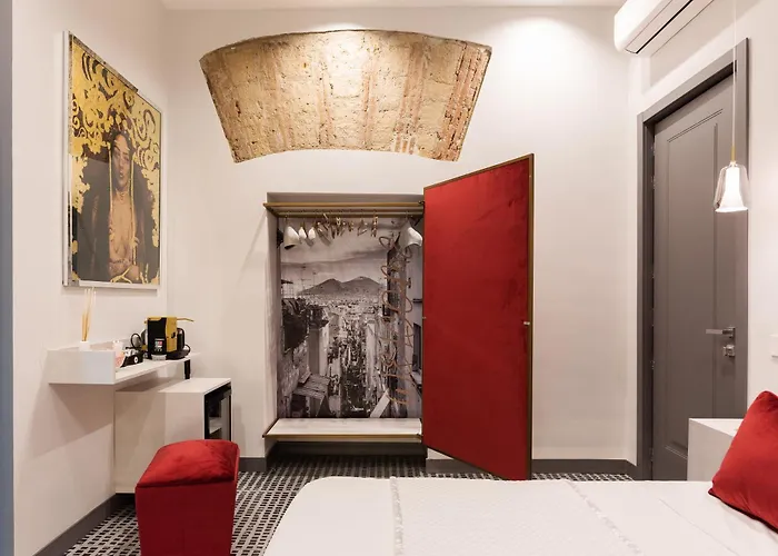 Three Rooms Toledo Naples