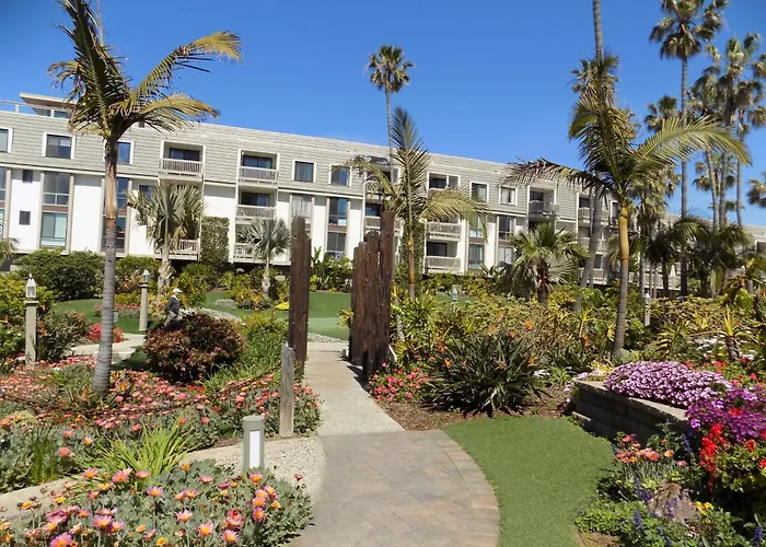Oceanview Retreat - Steps To The Beach, Heated Pool, Walk Everywhere Oceanside