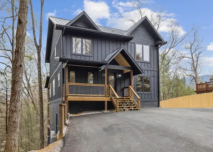 Black Bear Cove Gatlinburg