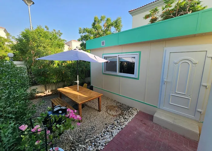 Bungalow 8 - Luxury 1-Bedroom Guest House In Jvt Dubai