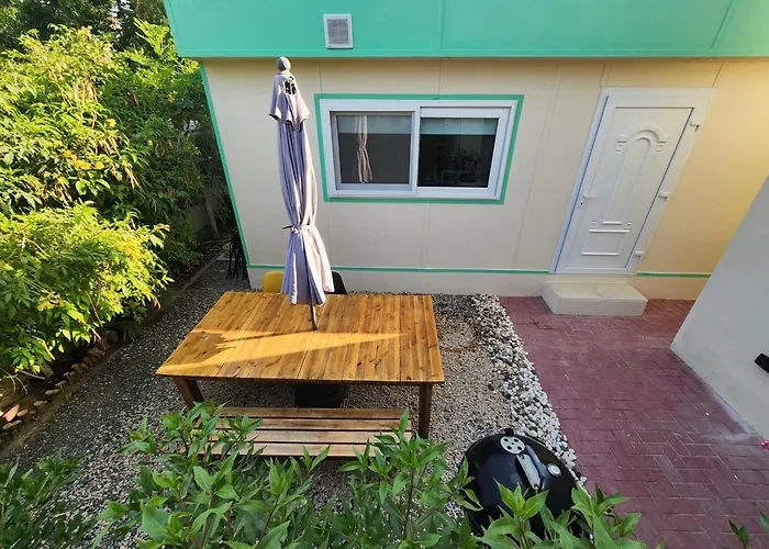 Bungalow 8 - Luxury 1-Bedroom Guest House In Jvt Dubai