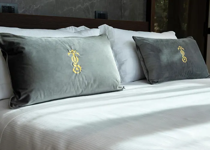 Gold Tower Lifestyle Hotel Naples