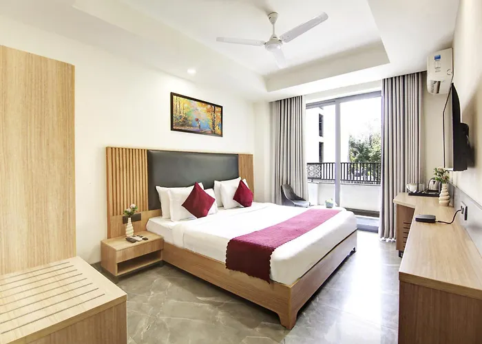 Saltstayz Premier - Cyber Hub Gurgaon