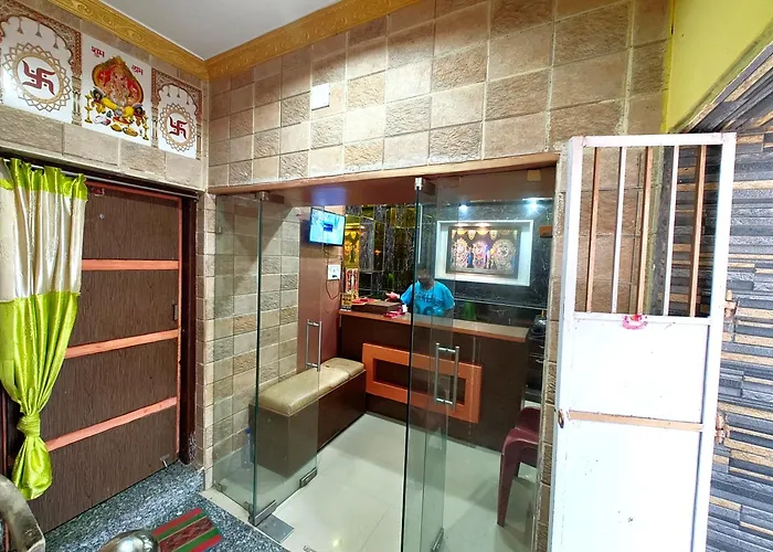 Goroomgo Sahoo Palace Puri - Prime Location Near Sea Beach - Excellent Service With Parking Facilities