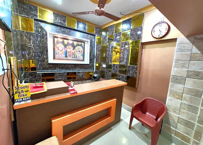 Goroomgo Sahoo Palace Puri - Prime Location Near Sea Beach - Excellent Service With Parking Facilities
