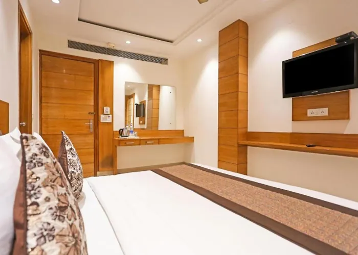 Hotel Ambience -5 Mints Walk From Railway Station New Delhi