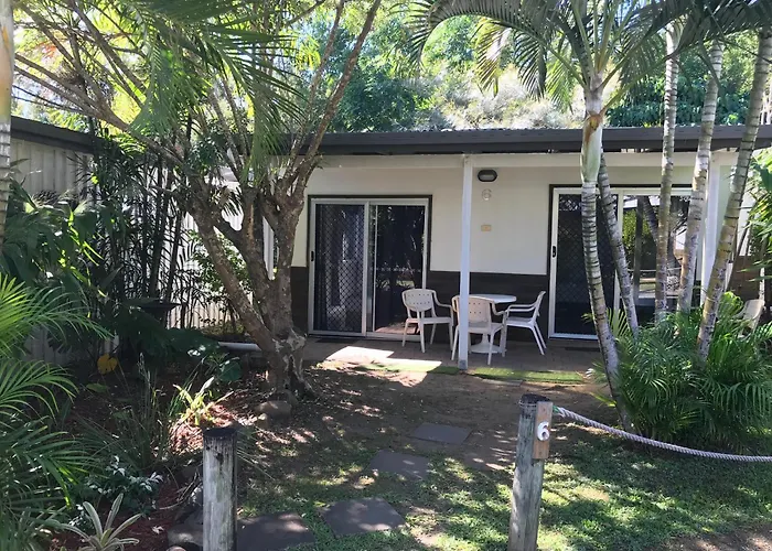 Bush Village Holiday Cabins Airlie Beach