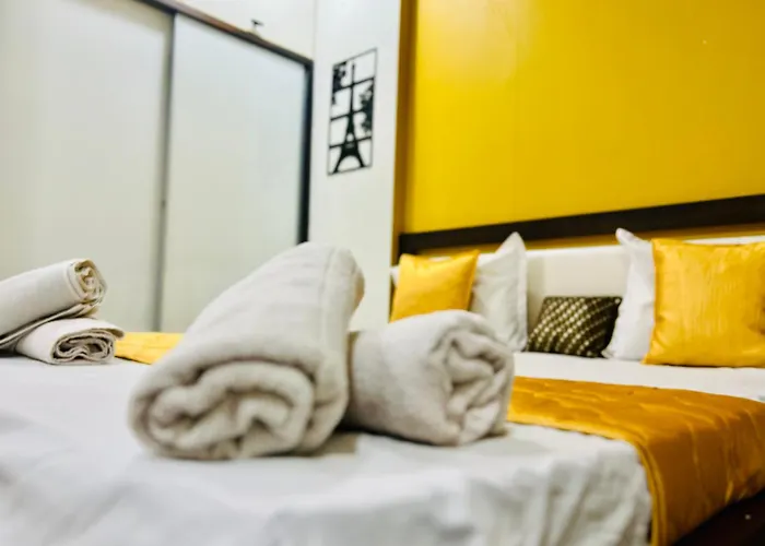 7 Seasons Palm Suite With Sky Orbit, Balcony, Swimming Pool, Wifi, Playground Rajkot