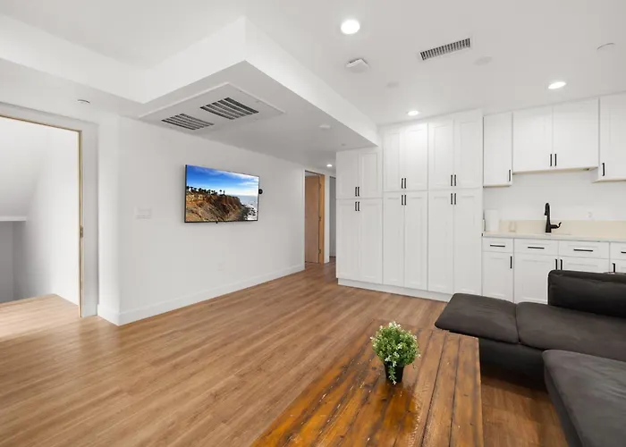 Charming Urban Retreat Near Usc In La- Private Room With Share Living Room With Kitchen Los Angeles