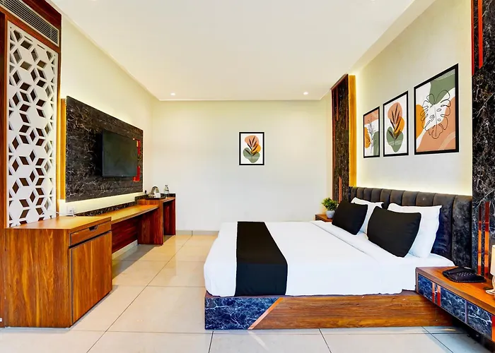 Super Townhouse Oak Sector 116 Noida Hotel