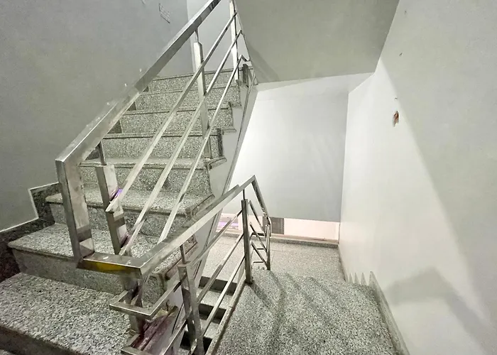 Hotel Prakash Guest House ! Varanasi ! Fully-Air-Conditioned Hotel At Prime Location With Off Site Parking Availability, Near Kashi Vishwanath Temple, And Ganga Ghat, Newly Constructed And Luxurious Rooms - 3