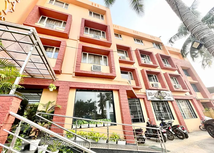 Hotel Rockbay: Beachfront Oasis with Pool and Temple Proximity Puri
