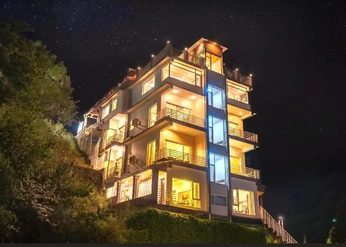 Wood Stock Kasauli-Rooms With Balcony & Cottages With Private Terrace-Panoramic View -Adjoining Forest Track