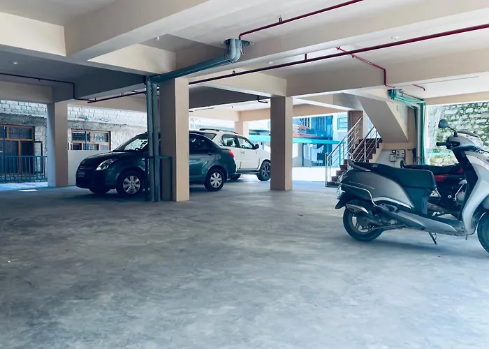 Vista Resort, Manali - ! Near Mall Road !! Hot & Cold Ac Rooms !! Best Selling !! Big Parking !! Luxury Collection !! Open Terrace !! Lift !! Playing Zone !! Property Of The Year !