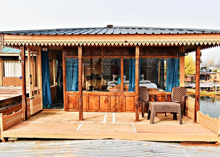 Heritage Amina Group Of Houseboats Srinagar 