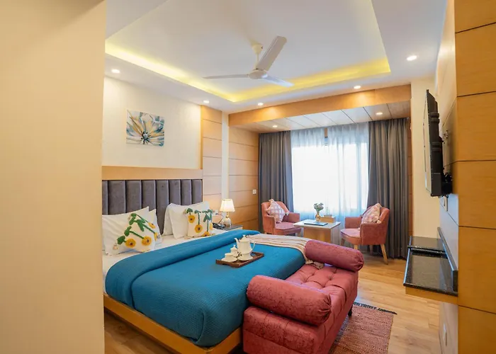 Hotel Super @Mall Road Mussoorie