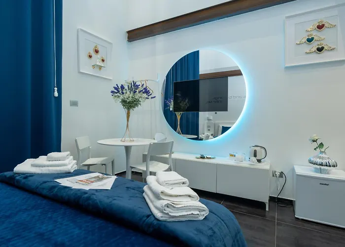 Skyhouse Chiaia Bed & Breakfast Naples