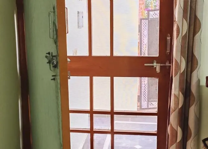 Nivedita Hotel ! Varanasi Near Kashi Vishwanath Temple, And Ganga Ghat, Fully Air-Conditioned Hotel With Special Coffee Shop & Parking Availability
