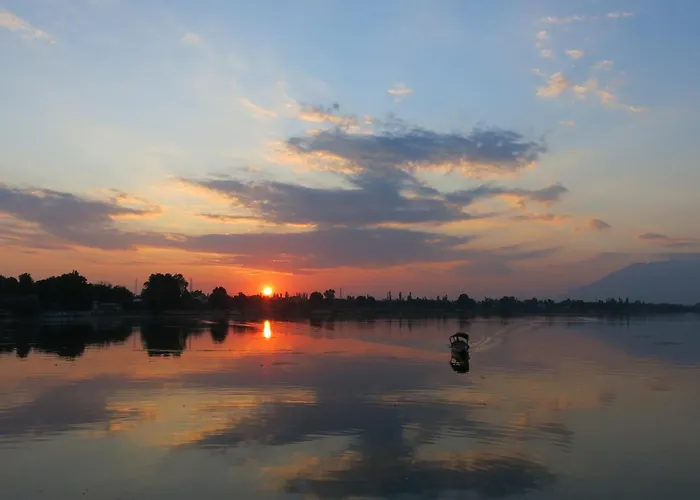 Houseboat Sheikh Palace Srinagar 