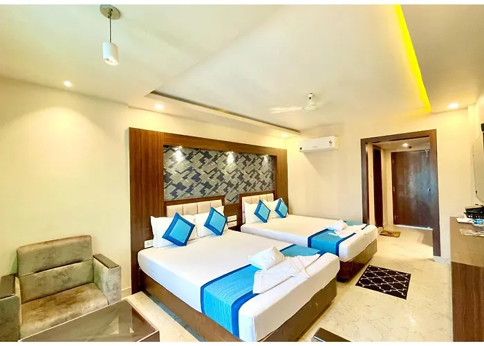 Puri Hotel A M B I K A - P A L A C E Near Sea Beach And Temple