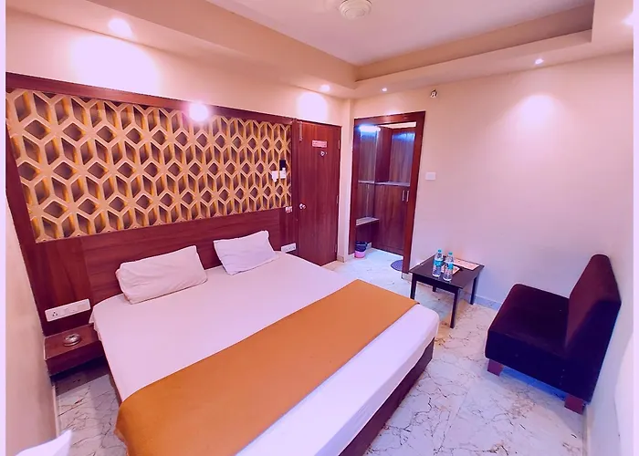 Puri Hotel P A R K - V I E W Near Sea Beach - Spacious And Decorated Room - Best Hotel In Puri