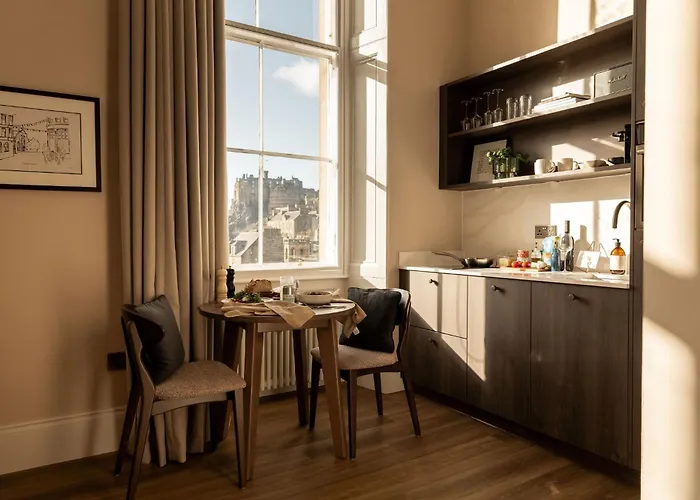 Moment George IV Bridge Hotel Edinburgh