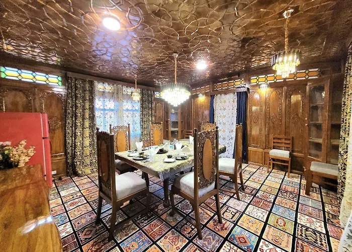 The Heritage Safina Group Of Houseboats Srinagar 