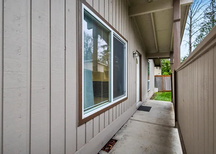 Central Bellevue Entire Home Near Downtown & I-90