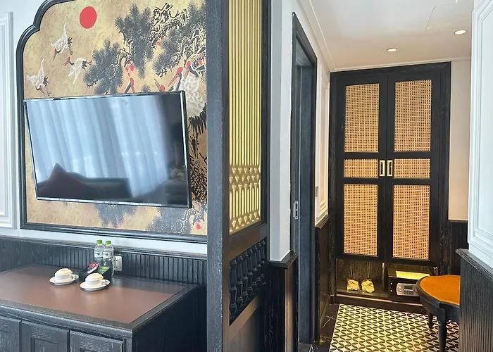 Luxe Paradise Premium Hotel Pham Hong Thai Hanoi