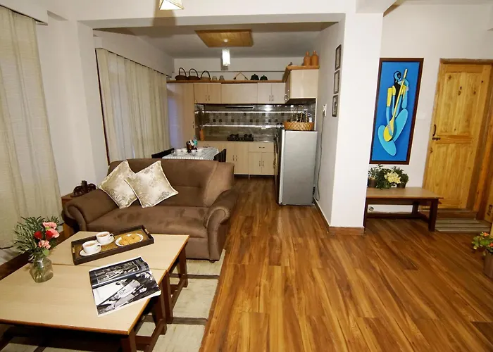 Hotel Daddy'S Inn Manali Near Gurudwara And Hadimba Devi Temple - Best Premium Hotel