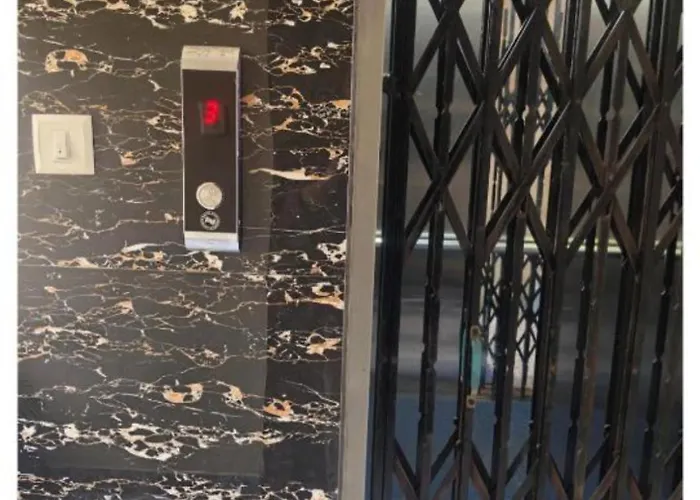Hotel Uk Palace Puri Near Sea Beach Sea View Room - Luxury & Spacious Room - Near Temple With Prime Location Wifi- Lift And Parking Facilities - Book Now