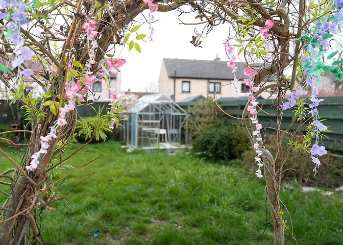 Cozy 3 Bedroom House Near Ari And City Centre, Ab16, Wifi, Parking, Netflix, Pet - Friendly Aberdeen
