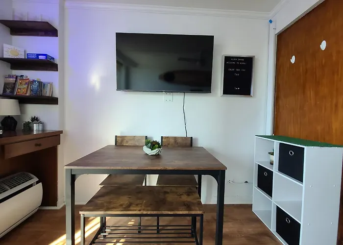 Studio Private Owned At Luana Hotel & Suites, Partial Ocean & City View, No Resort, And Valet Parking 40 A Day Reduced In Room Rate!!! Honolulu